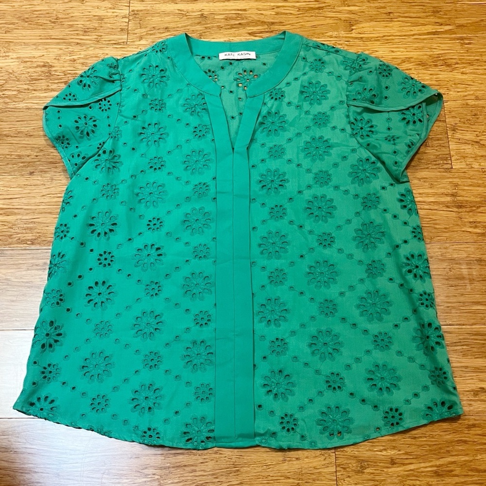 Kate Kasin Green Eyelet Lace Blouse | Short Petal Sleeves | NWOT | Size Large - Picture 11 of 16